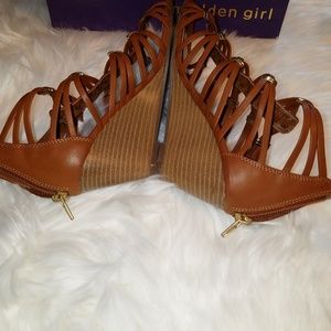 Madden Girl Hoist wedge Sandal